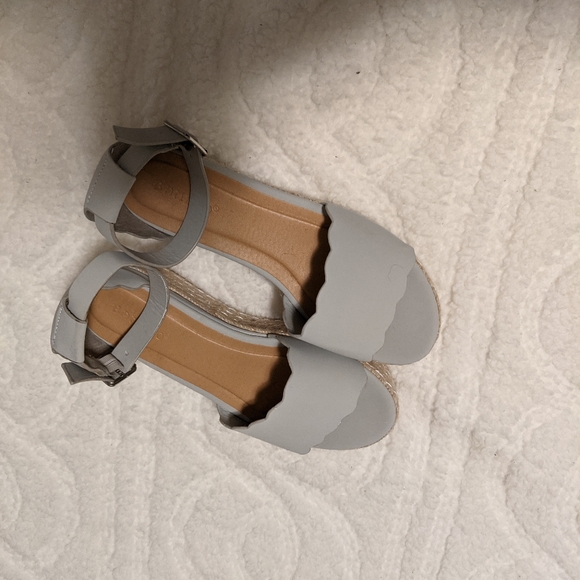 Sandals - Picture 3 of 4